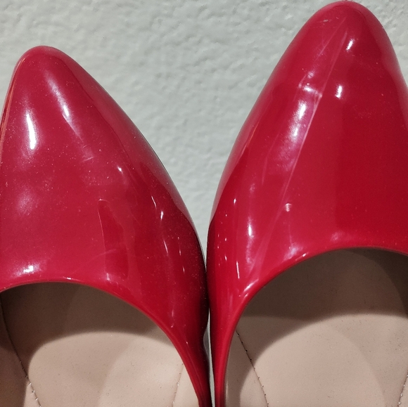 Red flats - Picture 2 of 4